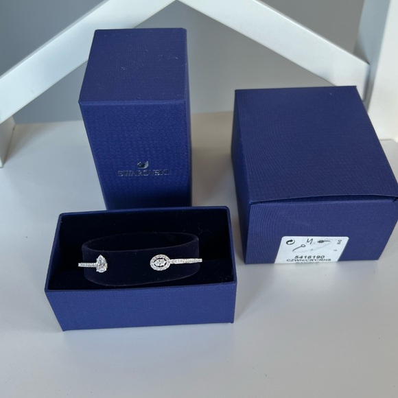 Swarovski Attract Bangle, White, Rhodium Plating Brand New - Picture 3 of 6